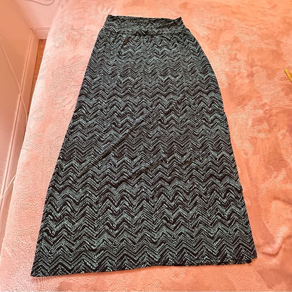 AB Studio black green pattern stretchy comfortable maxi skirt Size M